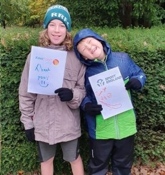 2 children holding signs saying thankyou